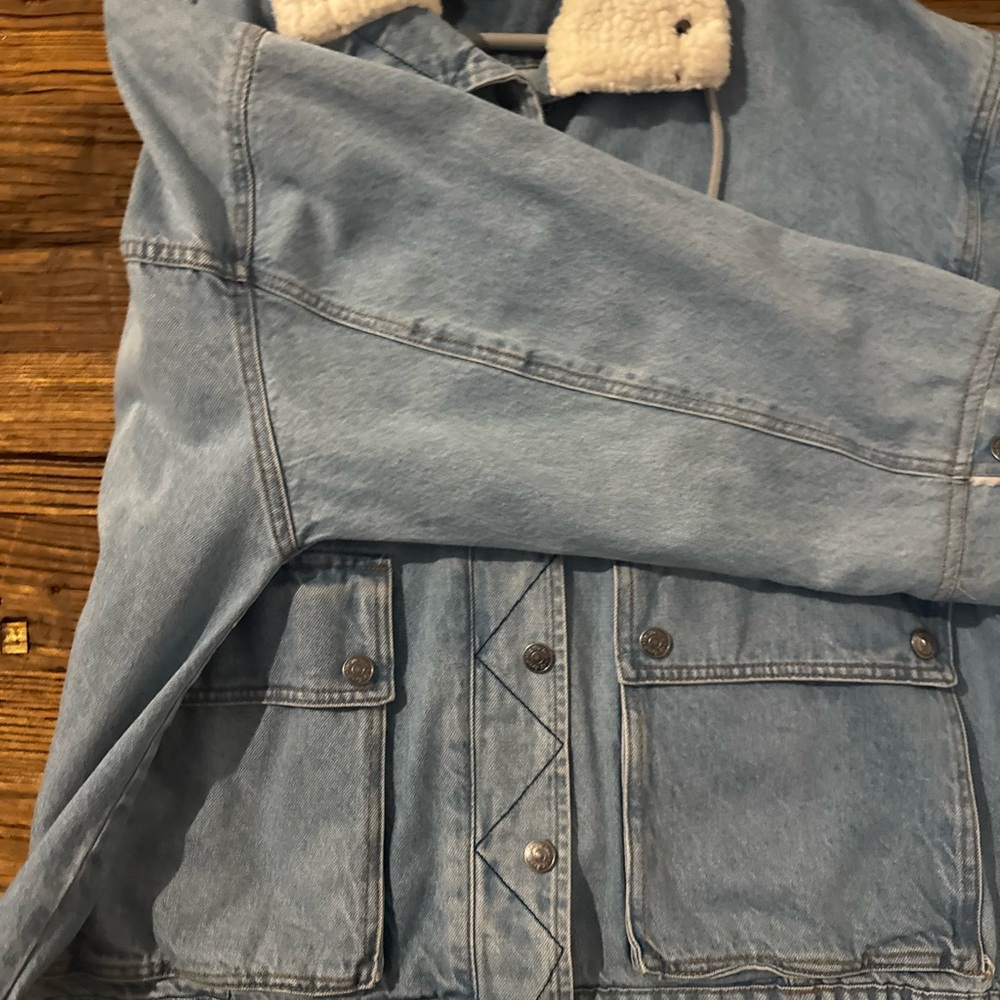 Free People Blue Denim Jacket with Cream Sherpa Collar - Picture 4 of 9